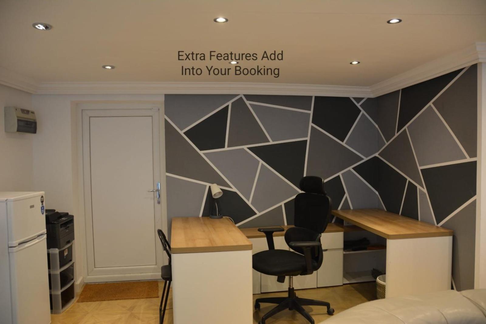 Cozy, Modern, Spacious 4 Bedroom House In London Ρόμφορντ Εξωτερικό φωτογραφία