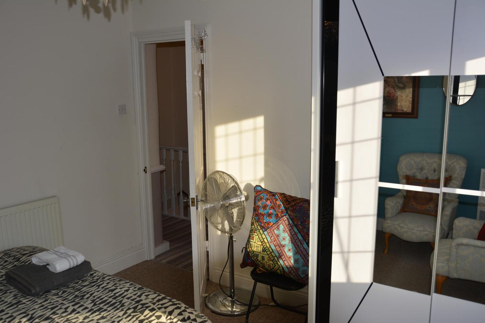 Cozy, Modern, Spacious 4 Bedroom House In London Ρόμφορντ Εξωτερικό φωτογραφία