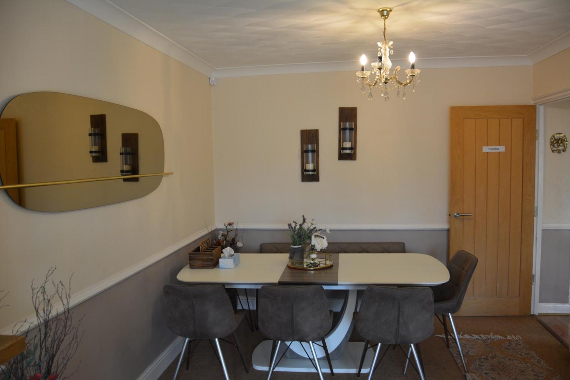 Cozy, Modern, Spacious 4 Bedroom House In London Ρόμφορντ Εξωτερικό φωτογραφία